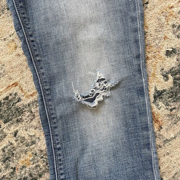 Lucky Brand 4/27 Lolita Crop Jeans | Mid Rise, Light Wash, Distressed Slim Fit - Picture 9 of 10